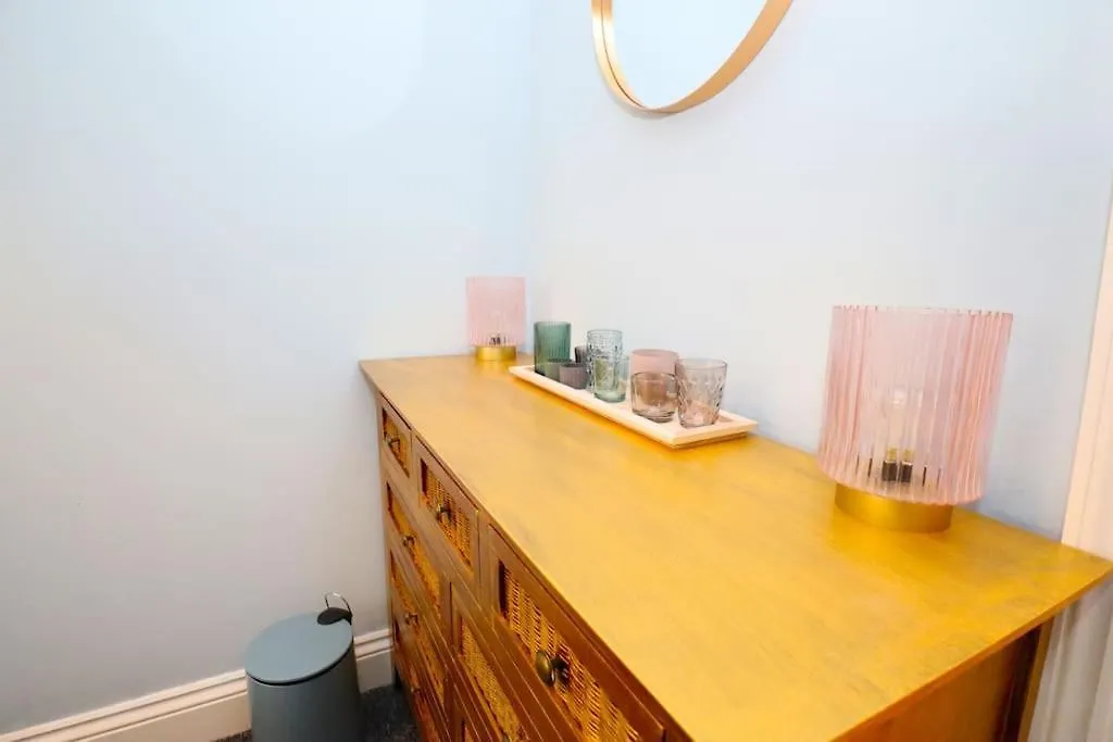 Stylish Sea Front 2 Bed Apartment For 6 Guests 布赖顿 英国