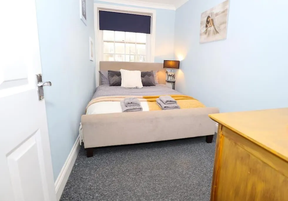 Stylish Sea Front 2 Bed Apartment For 6 Guests 布赖顿