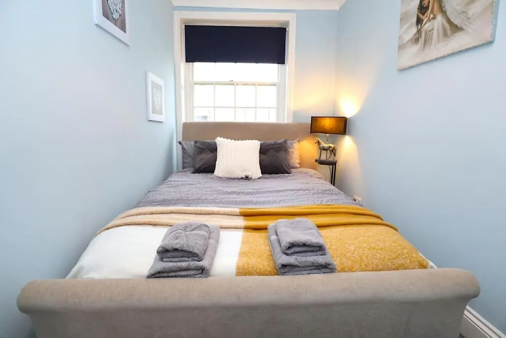 Stylish Sea Front 2 Bed Apartment For 6 Guests 布赖顿